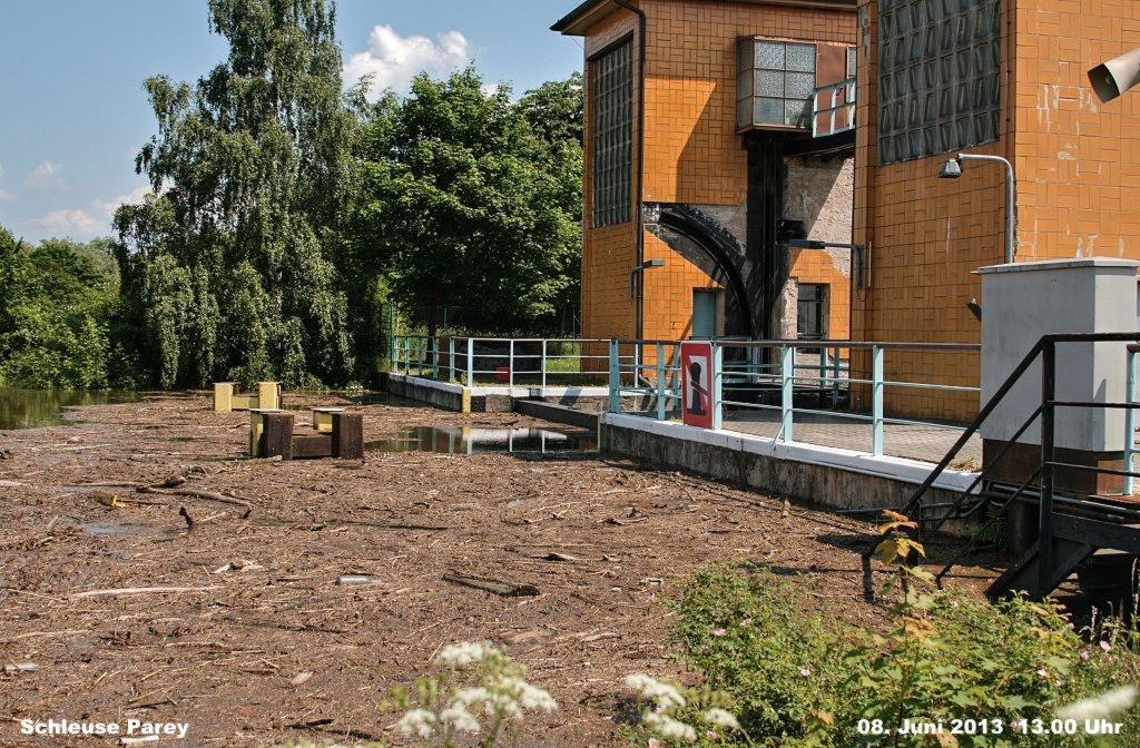 Hochwasser- 2013_06_08-004-Parey-Schleuse.jpg